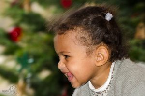 Kinderfotografie in der Schweiz Aufregung und Freude über Geschenke