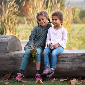 Kinderfotografie in der Schweiz draussen in der Natur